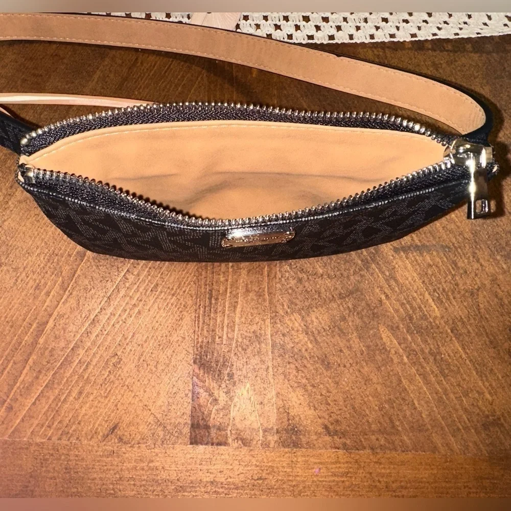 NWOT MICHAEL KORS Fanny Pack Size Small Black Faux Leather Signature 554131
